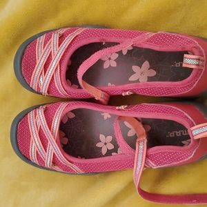 MAP outdoor shoes for girls. Gently used. Size 3.